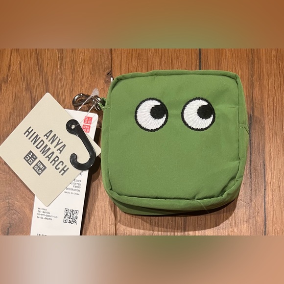 UNIQLO x ANYA HINDMARCH Packable Tote Bag Green Keychain Charm Reusable - Picture 3 of 4
